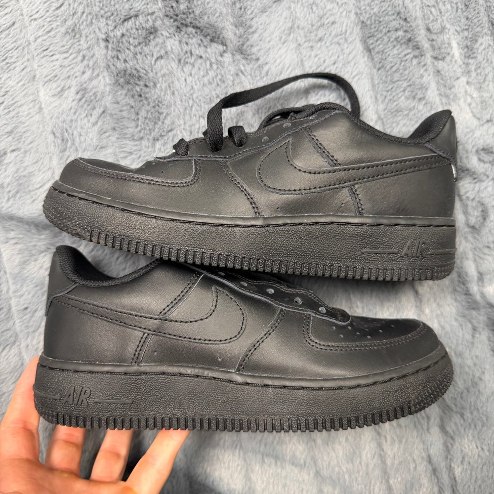 Nike Air Force 1 LE GS Triple Black Leather Sneakers‎ DH2920-001 Kids 4.5Y